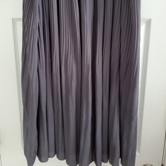Ladies Grey Skirt - Picture 6 of 7